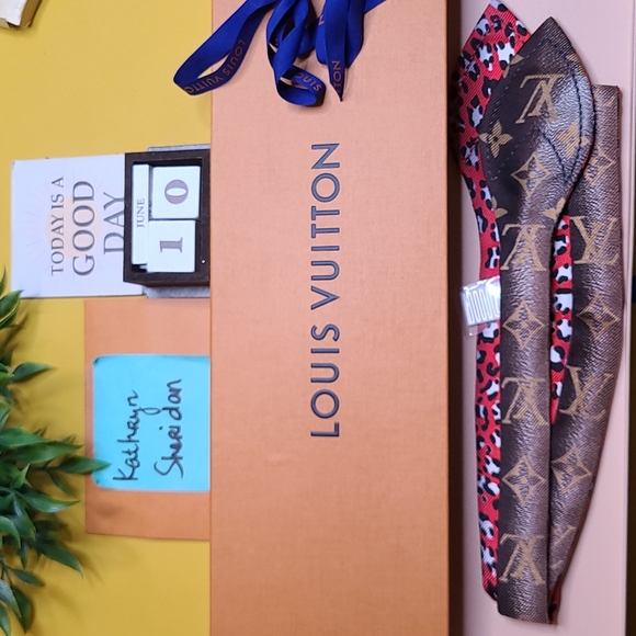 BRANDNEW UNUSED LOUIS VUITTONLV 3D MONOGRAM MARRON BANDEAU IN BROWN RED JUNGLE - Picture 11 of 11